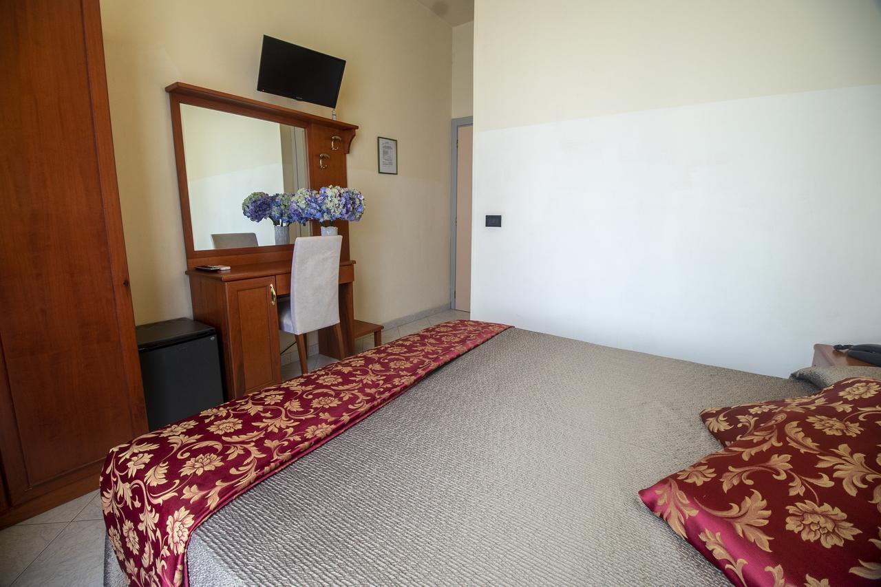 מרינה די מסה Hotel Herve מראה חיצוני תמונה