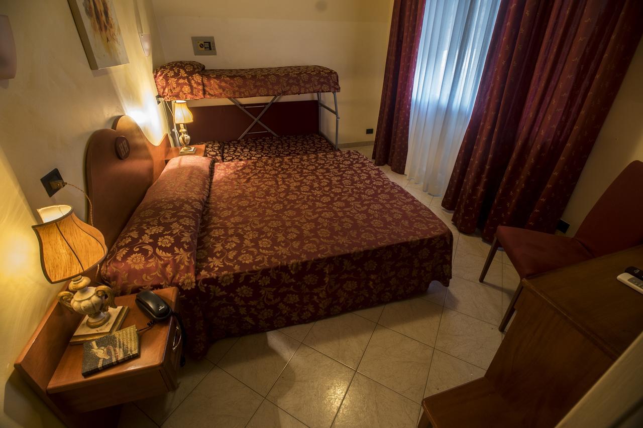 מרינה די מסה Hotel Herve מראה חיצוני תמונה